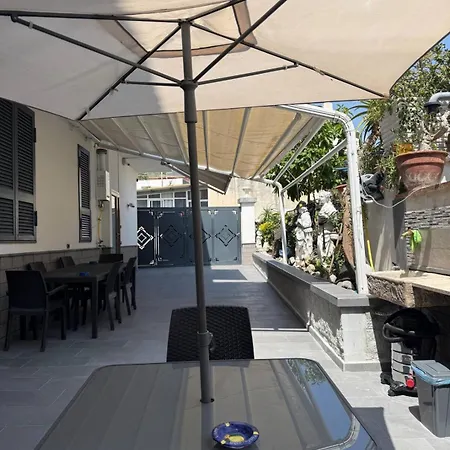 Life Vesuvio בית הארחה